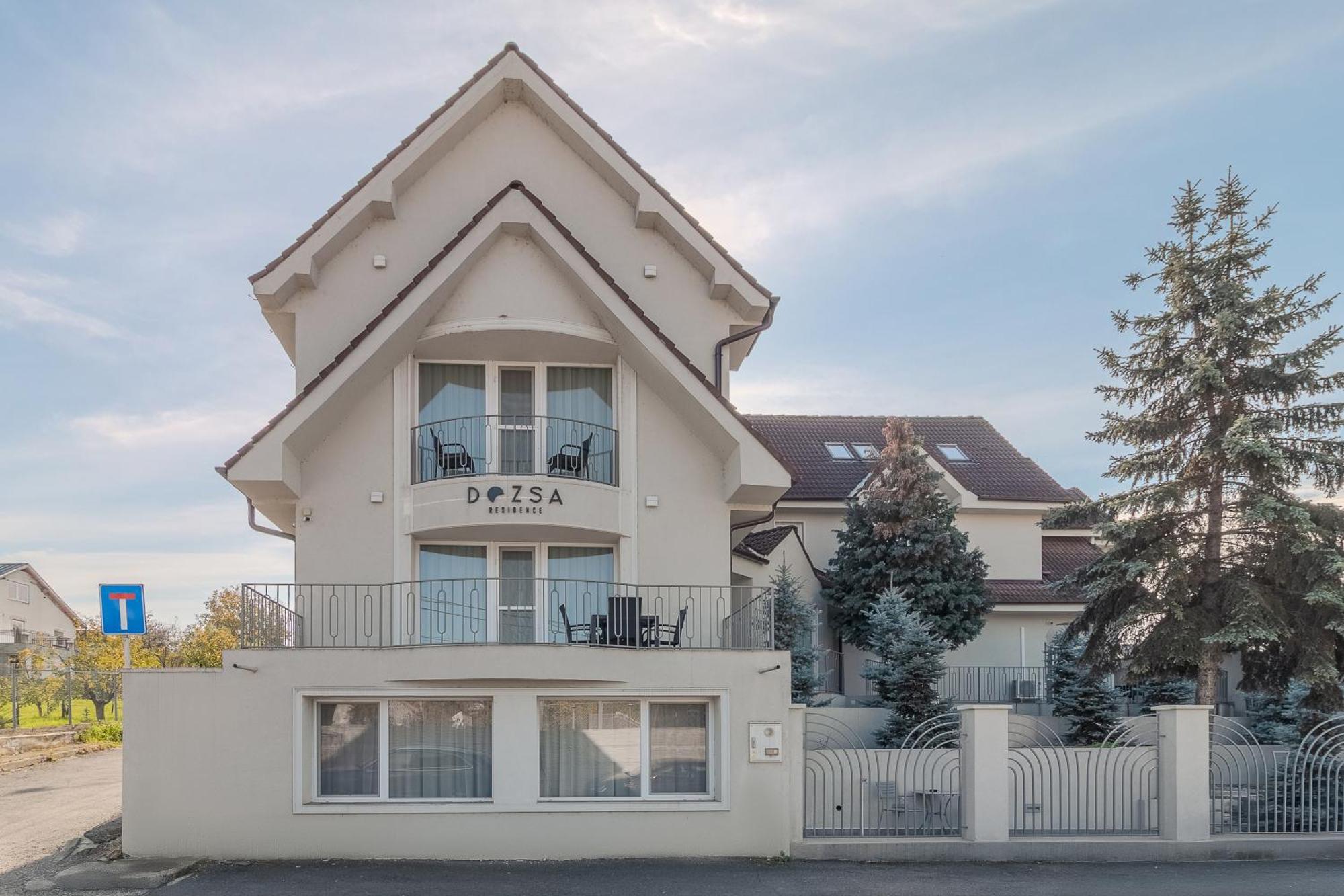 Dozsa Residence Орадя Экстерьер фото